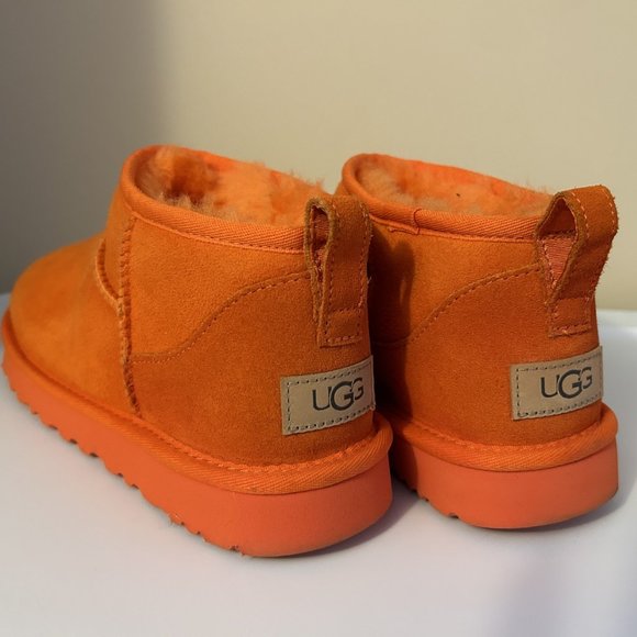 UGG Womens Classic Ultra Mini Ankle Boot - Picture 6 of 8